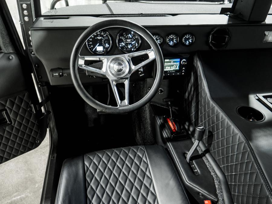Торпедо Hummer H1 Supertruck by Mil-Spec Automotive 2020 года  (фото 12 из 13)
